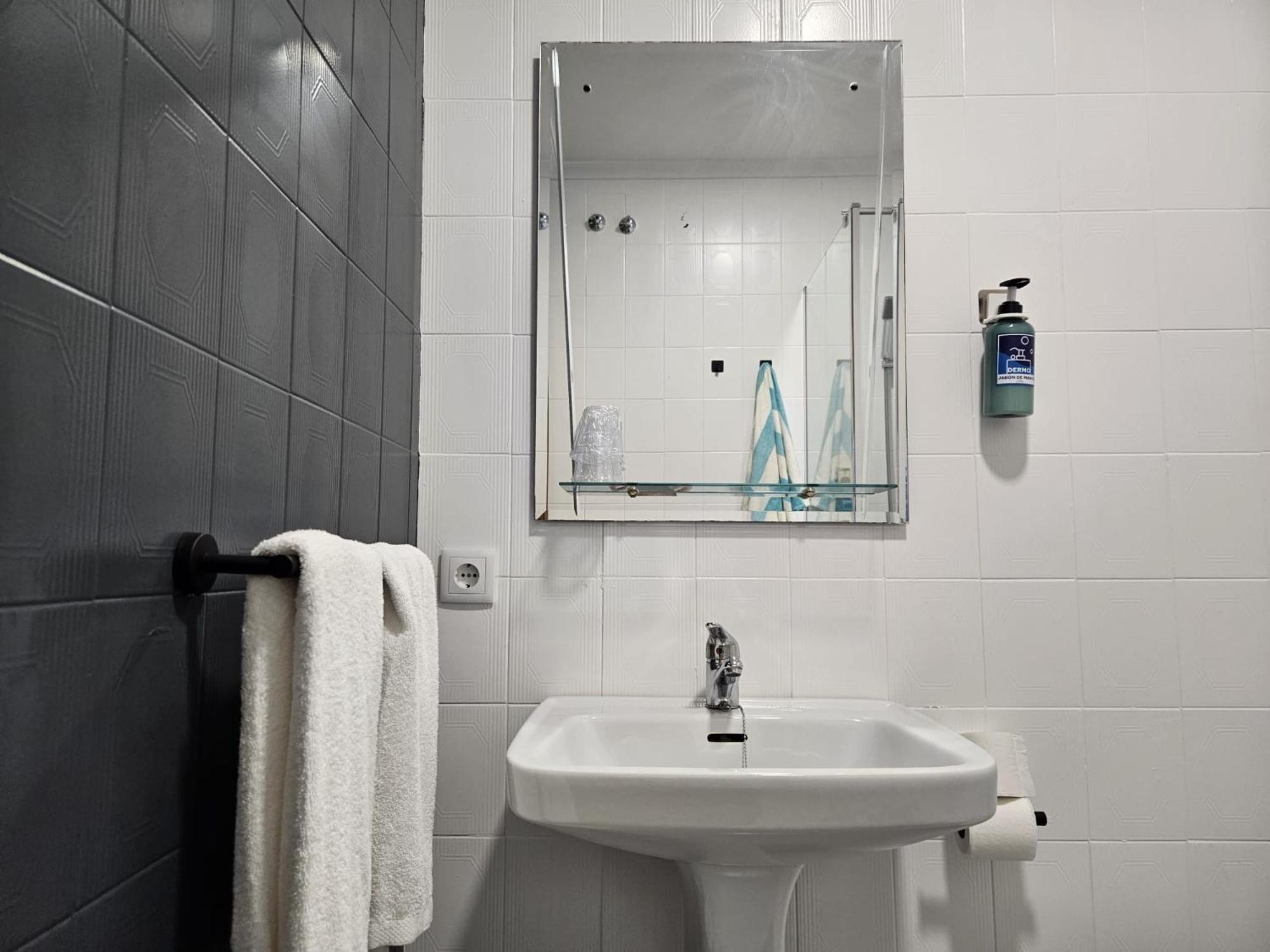 Hotel San Vicente - Centro Playa Кониль-де-ла-Фронтера Экстерьер фото
